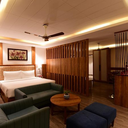 Ramada By Wyndham Kasauli Hotel Exterior photo
