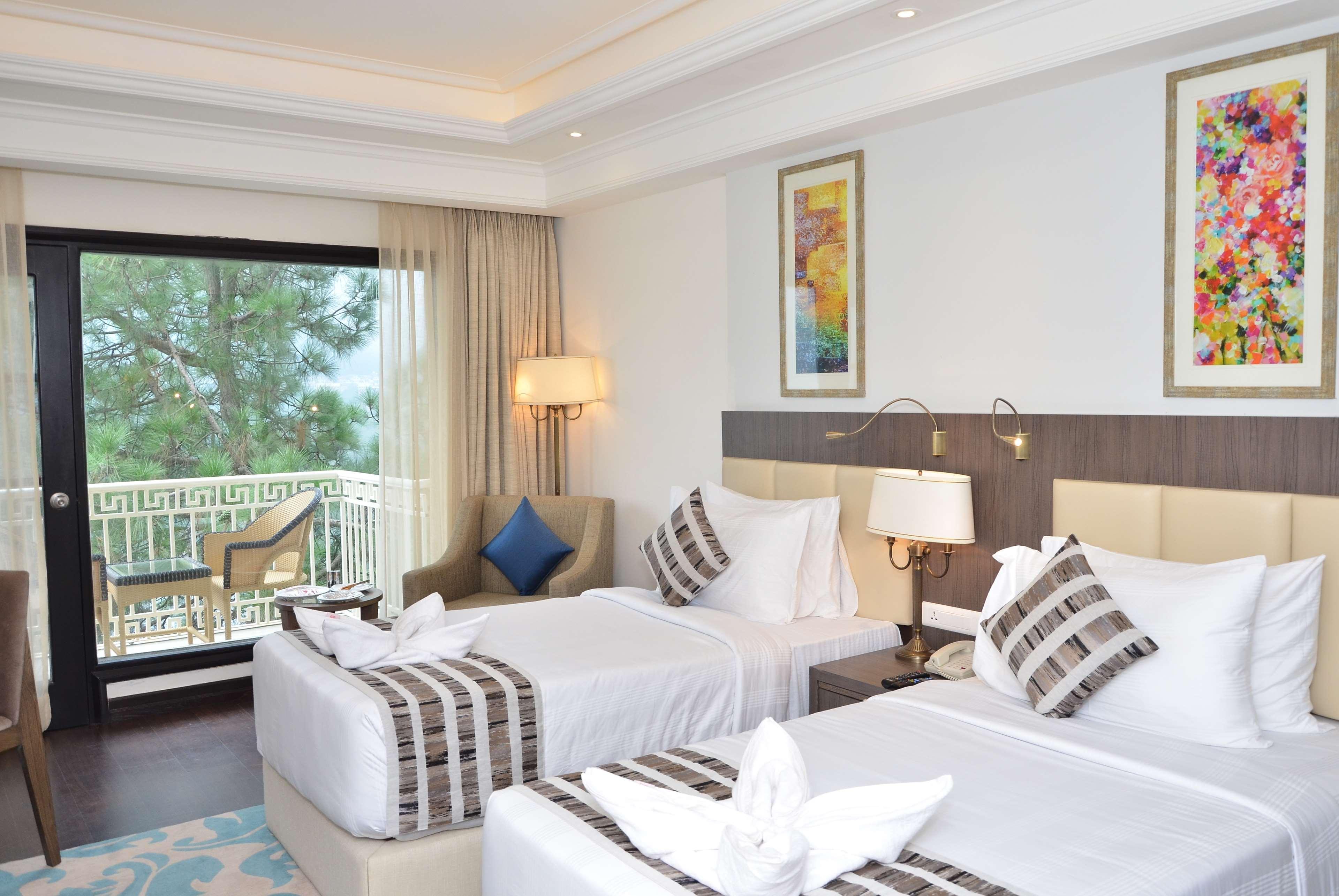 Ramada By Wyndham Kasauli Hotel Exterior photo