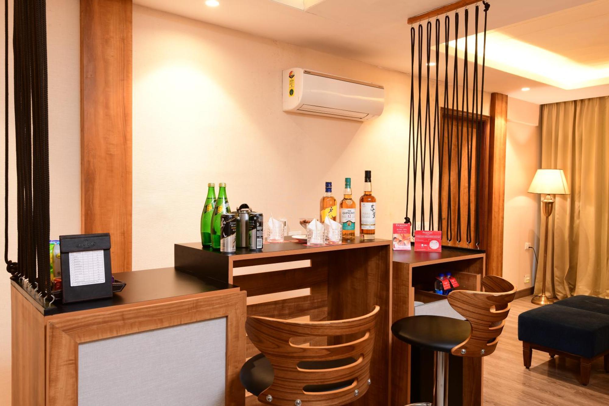 Ramada By Wyndham Kasauli Hotel Exterior photo