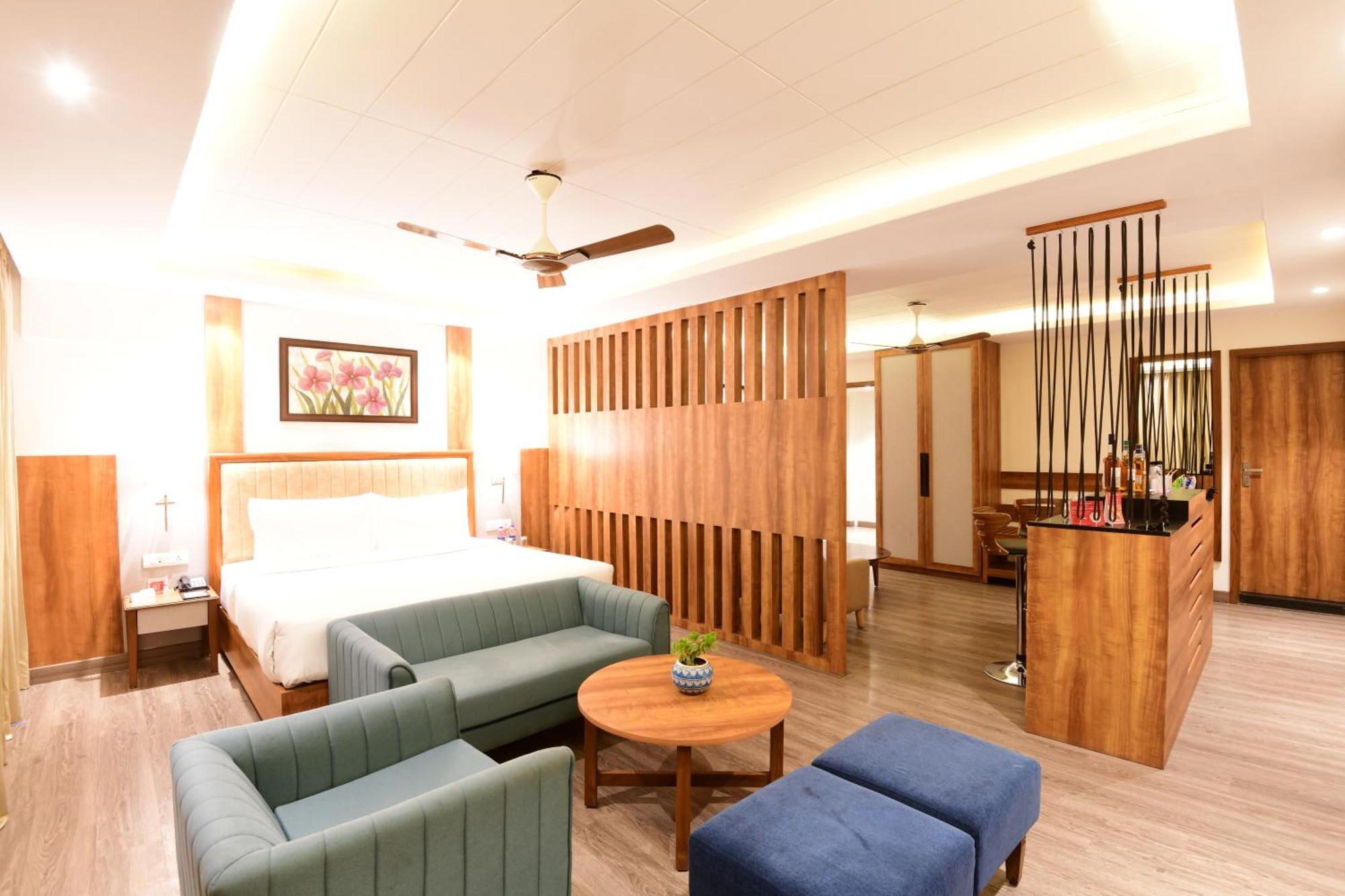 Ramada By Wyndham Kasauli Hotel Exterior photo