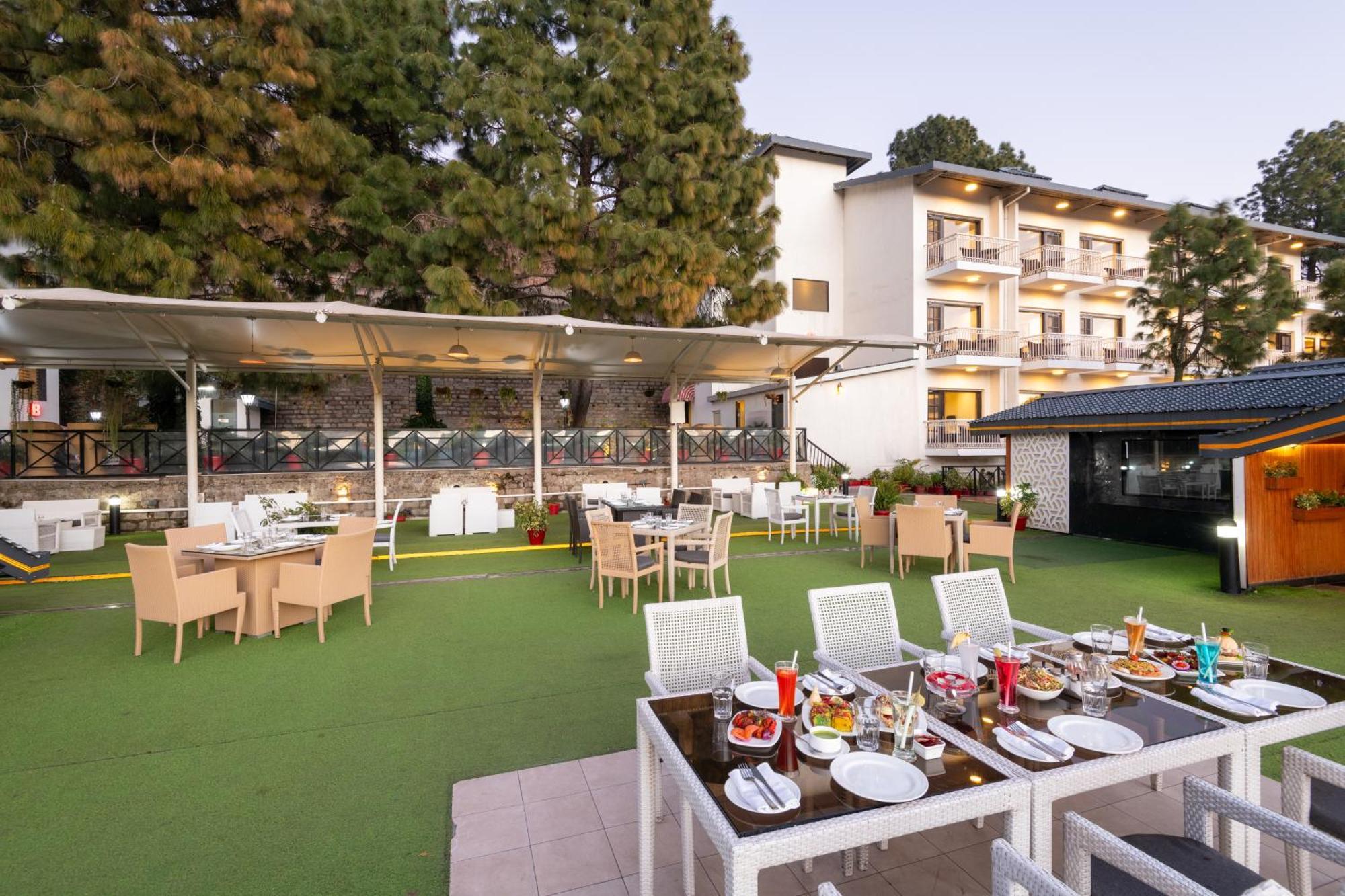 Ramada By Wyndham Kasauli Hotel Exterior photo