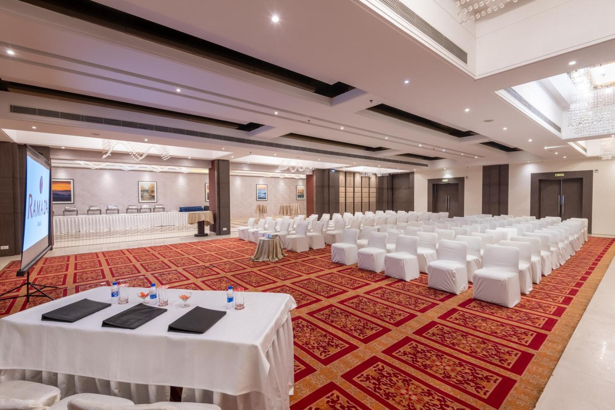 Ramada By Wyndham Kasauli Hotel Exterior photo