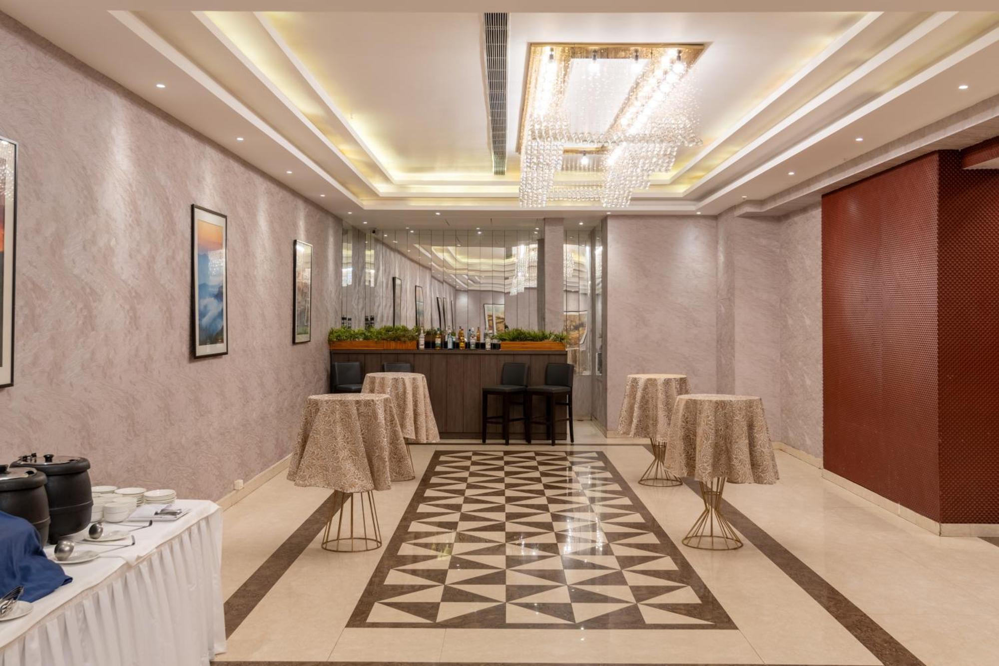 Ramada By Wyndham Kasauli Hotel Exterior photo