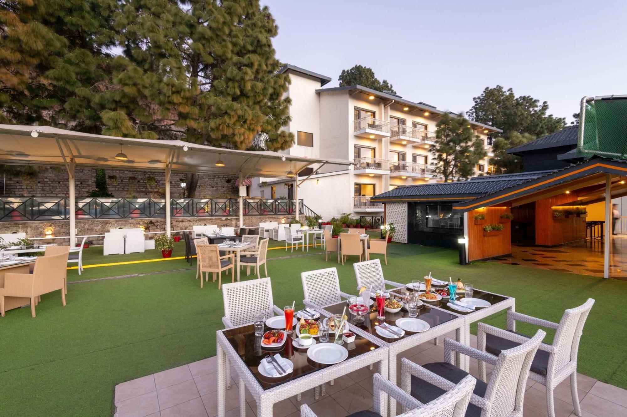Ramada By Wyndham Kasauli Hotel Exterior photo
